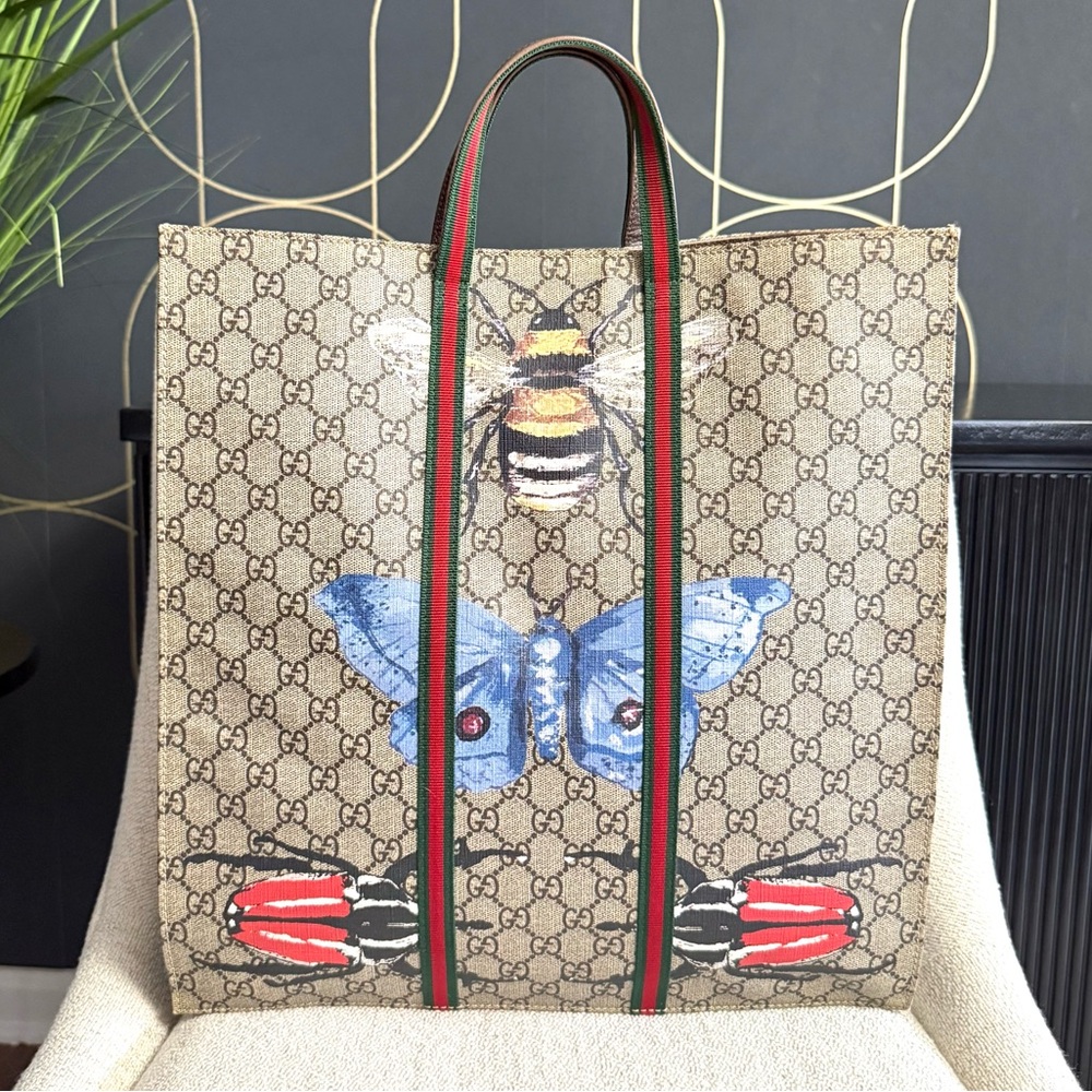 Gucci authentic GG Supreme canvas tote bag with bee print ribbon accents